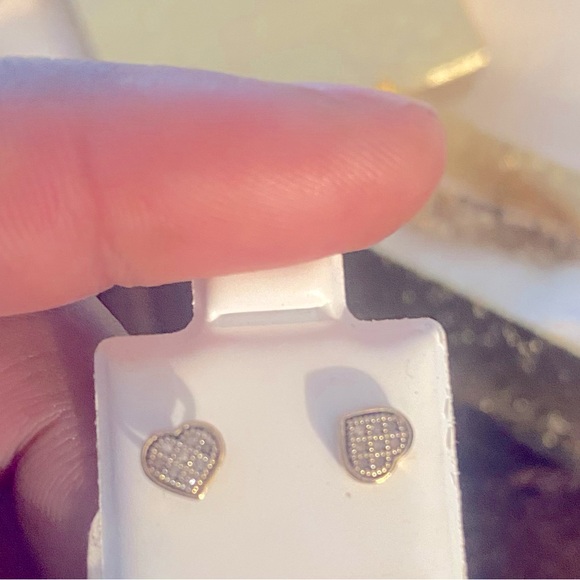 Jewelry - Picture 2 of 4